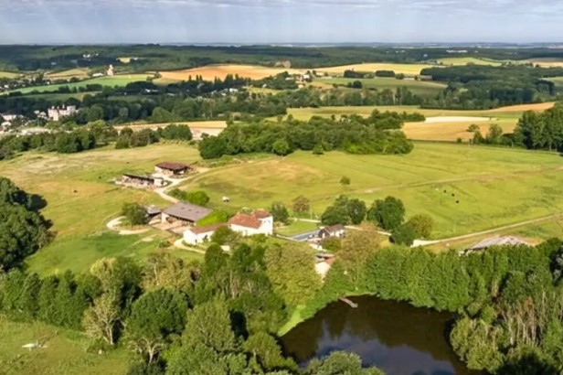 Haras d'Élevage Pur-Sang — 50 boxes